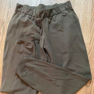 lululemon jogger pants olive green size 6